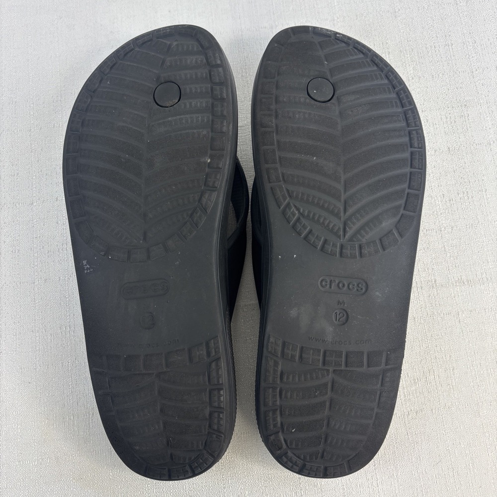 Iconic Crocs Black Men's‎ Size 12 Comfort Thong Sandals Flip Flops - Picture 10 of 11